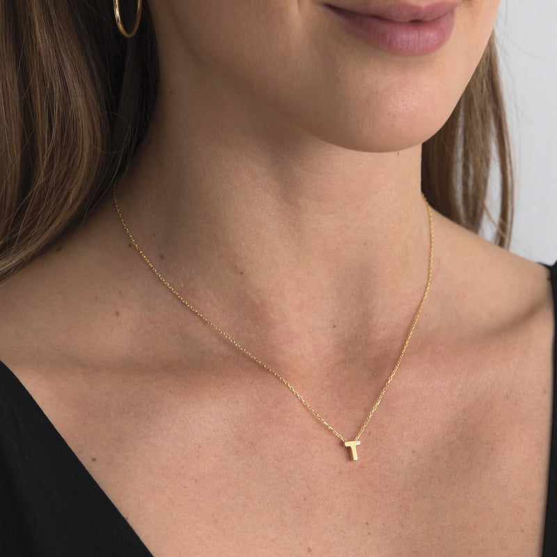 A 18 karat gold vermeil necklace with your initial letter "T". This diamond letter necklace is a special gold necklace that can be worn day and night. A genuine diamond stone in the corner of the letter makes this gold diamond necklace a luxury and ideal gift for yourself, your best friend or loved one.